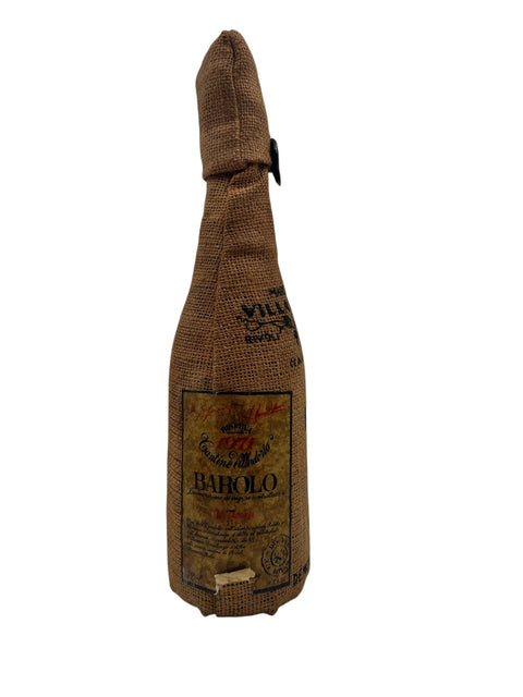 Barolo von 1974 von Cantine Madolin in Naturstoff gehüllt