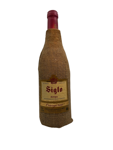 Flasche Siglo Crianza 2007 von Bodegas AGE mit Leinenbezug