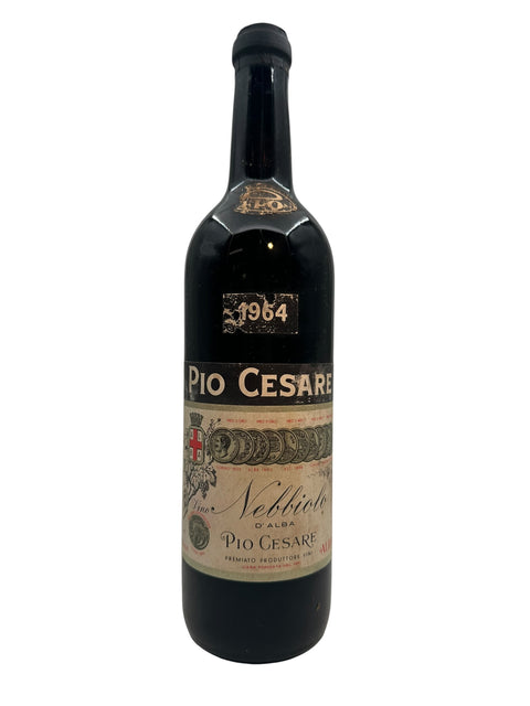 Flasche Rotwein Nebbiolo d'Alba Pio Cesare 1964