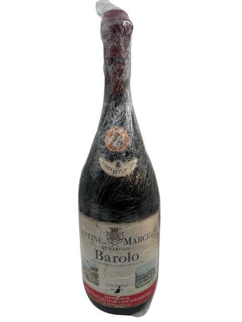 Flasche Barolo Marchesi di Barolo 1979 in Plastik verpackt