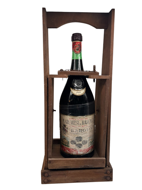 Flasche Barolo 1969 von Marchesi di Barolo in einer Holzkiste