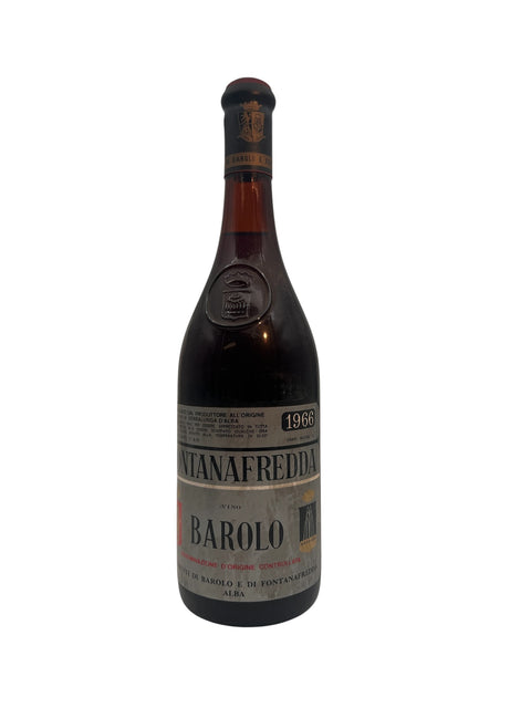 Barolo Fontanafredda 1966 mit tiefen rubinroten Reflexen