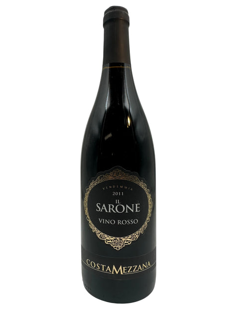 Flasche Il Sarone Costa Mezzana 2011 mit Etikett im Fokus